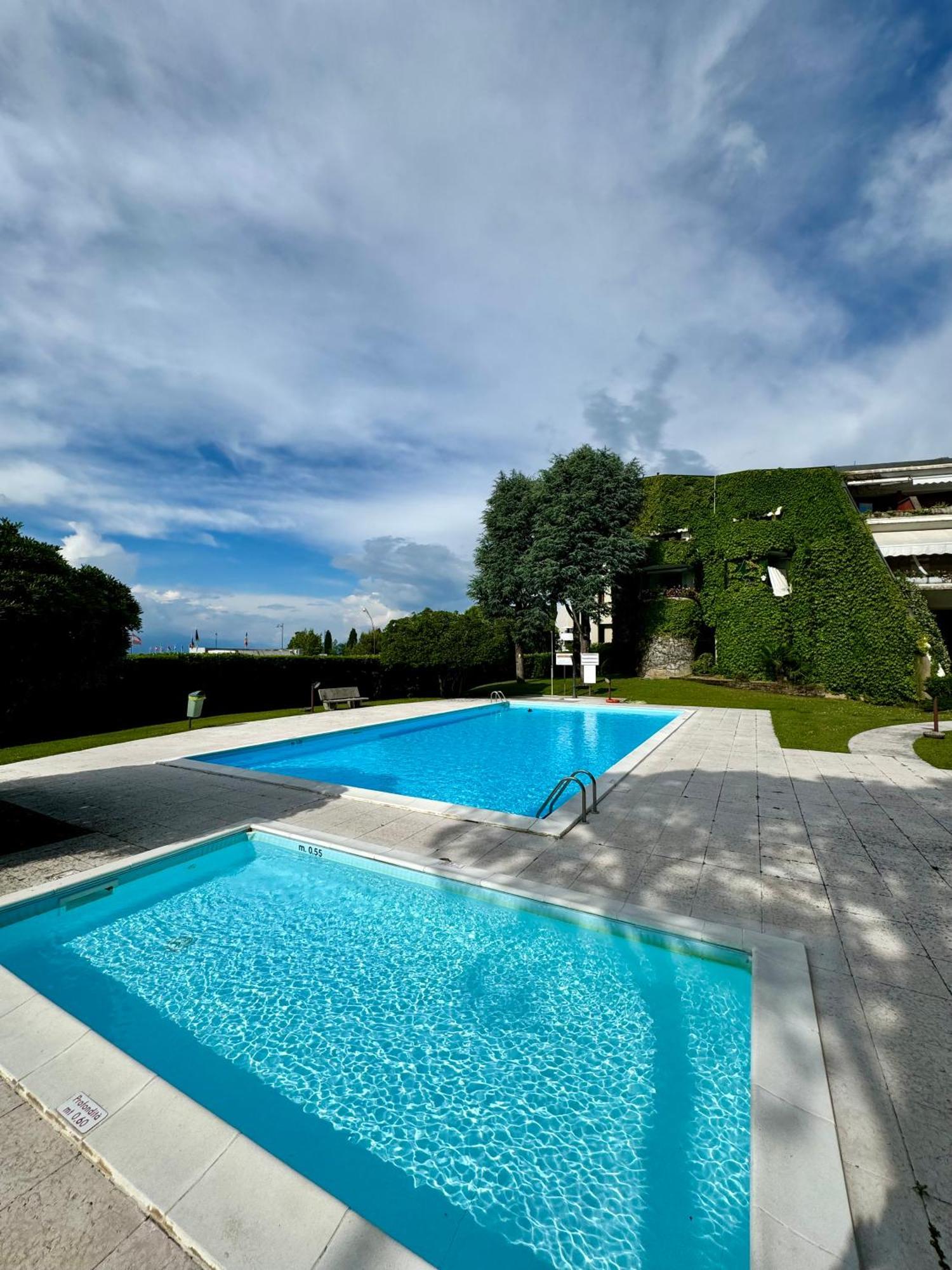 Amazing Residence Lake View Desenzano Desenzano del Garda Exterior photo